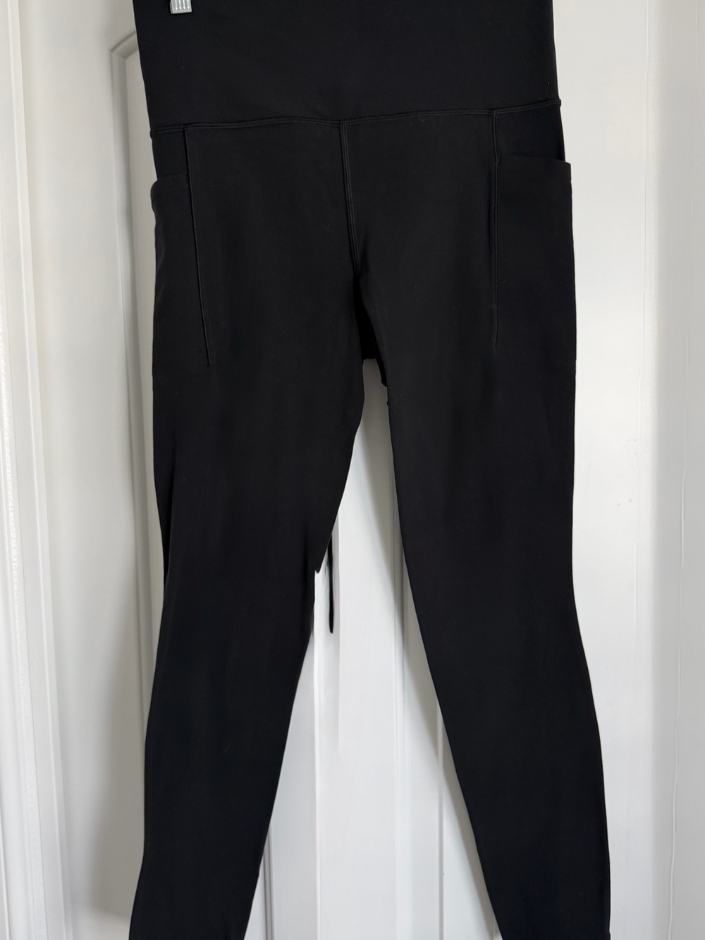 Athleta Salutation Stash High Rise
Legging Size M.  Great condition - Picture 5 of 10
